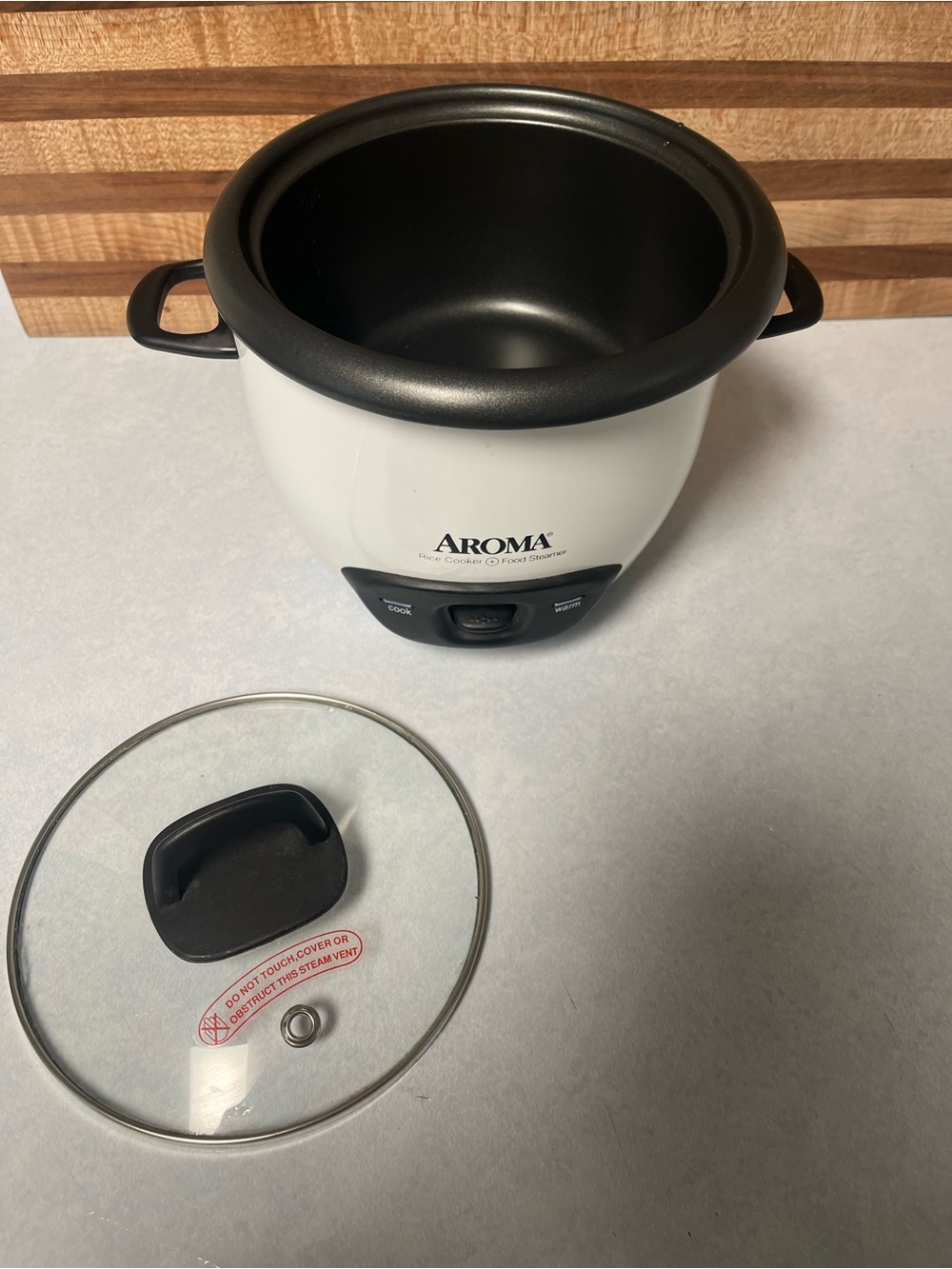 Aroma Home White and Black Mini Rice Cooker with Glass Lid